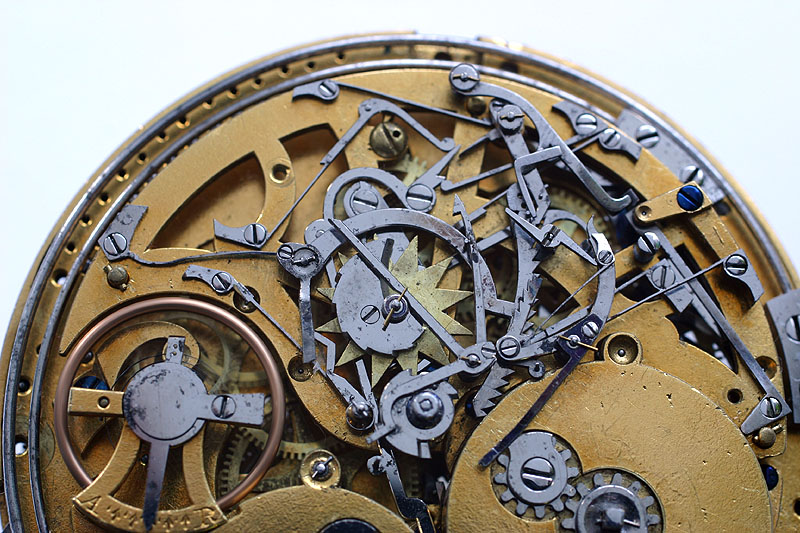 Прием старых часов. Механические часы. Механические часы старинные. Механические часы старые. Первые механические часы.